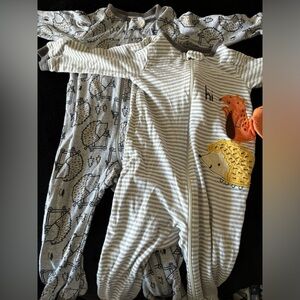 2pc Gerber Sleepers Size: 6-9 months